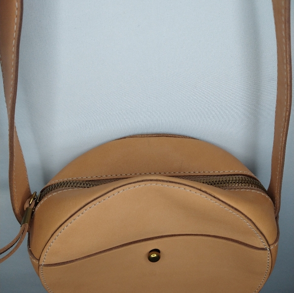 Madewell The Marfa Simple Circle Crossbody Bag In Natural Buff Colorway - Picture 4 of 9